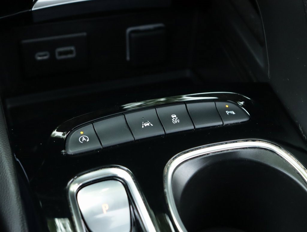 Used 2022 Summit White Buick Essence image 16