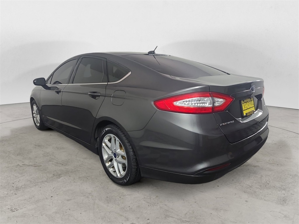 2016 Ford Fusion SE photo 3