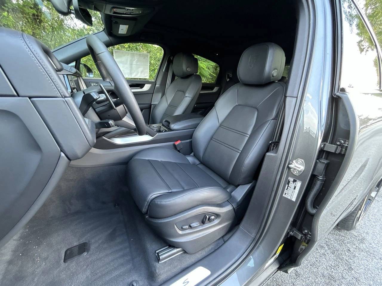 2025 Porsche Cayenne E-Hybrid Coupe photo 13