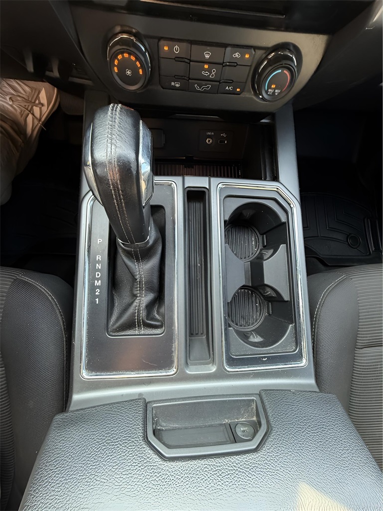 2015 Ford F-150 XLT photo 33