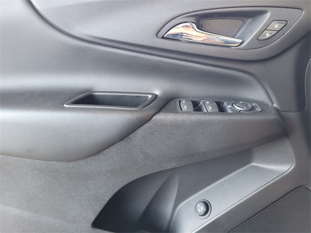 2020 Chevrolet Equinox LT photo 23