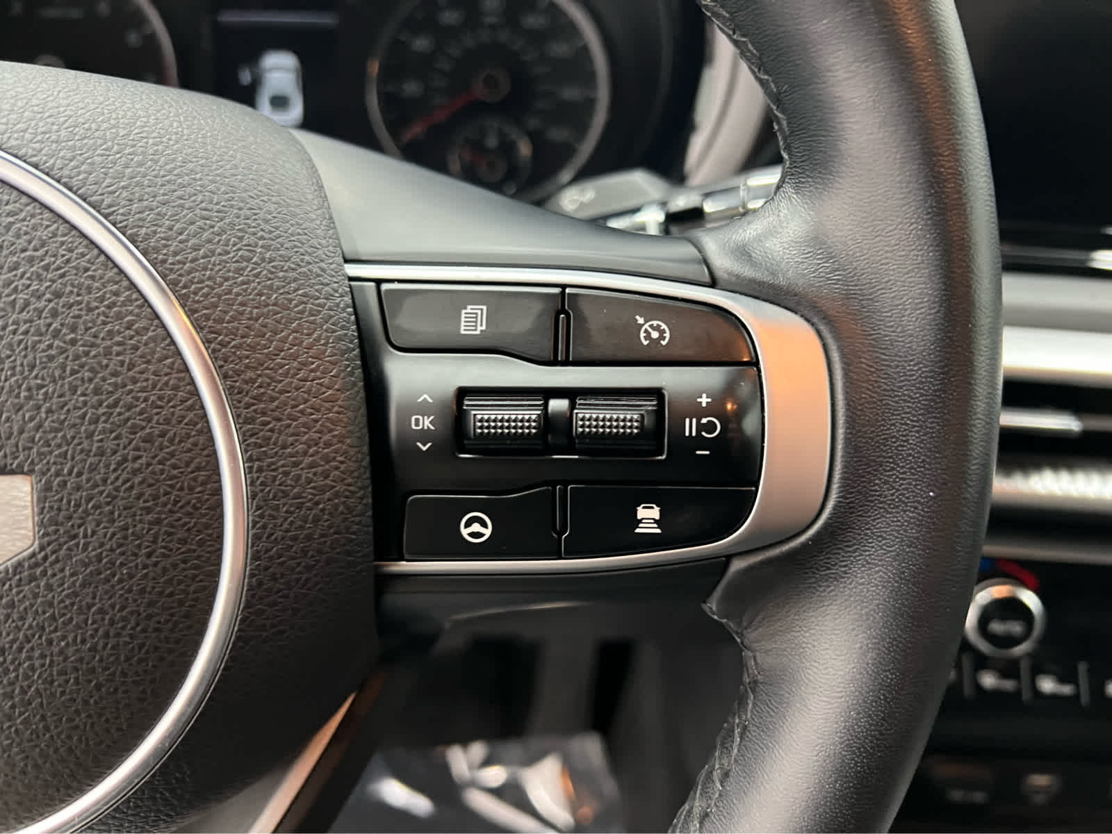 2024 Kia K5 GT-Line photo 4