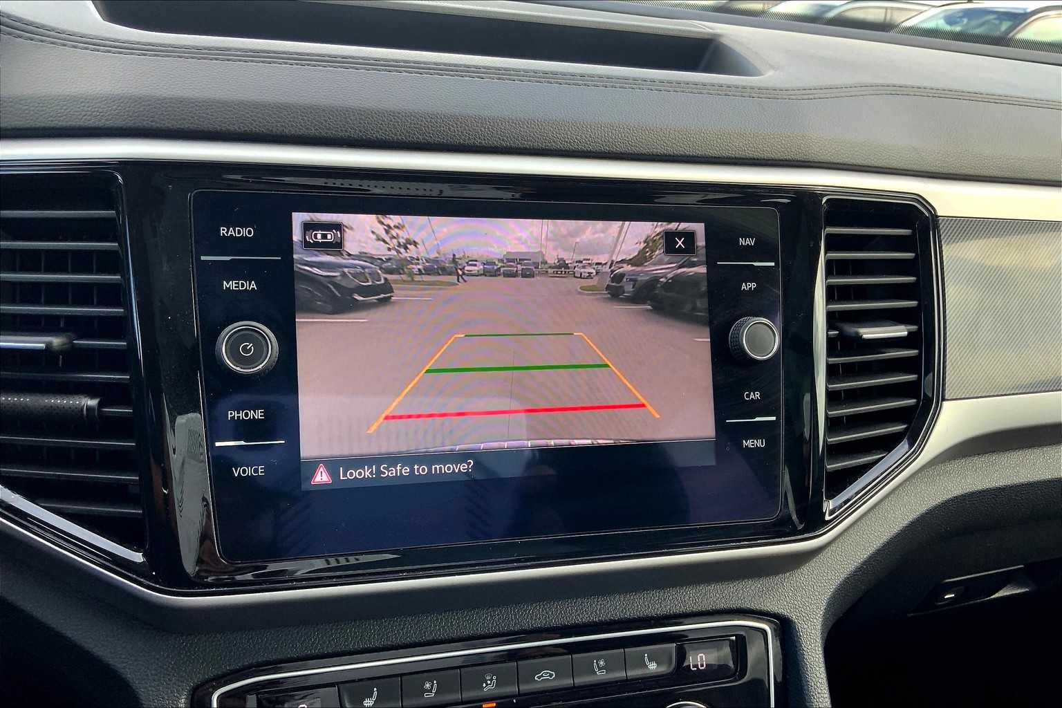 2022 Volkswagen Atlas V6 SEL Premium R-Line photo 24