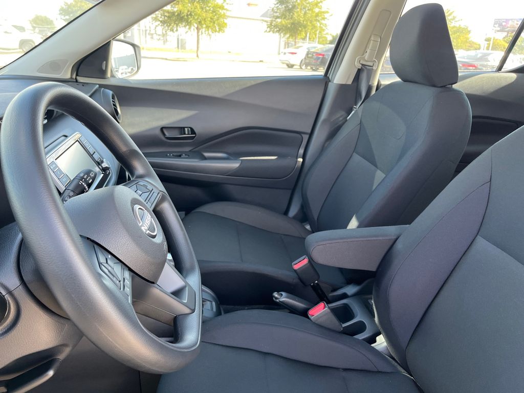 2025 Nissan Kicks Play S photo 18