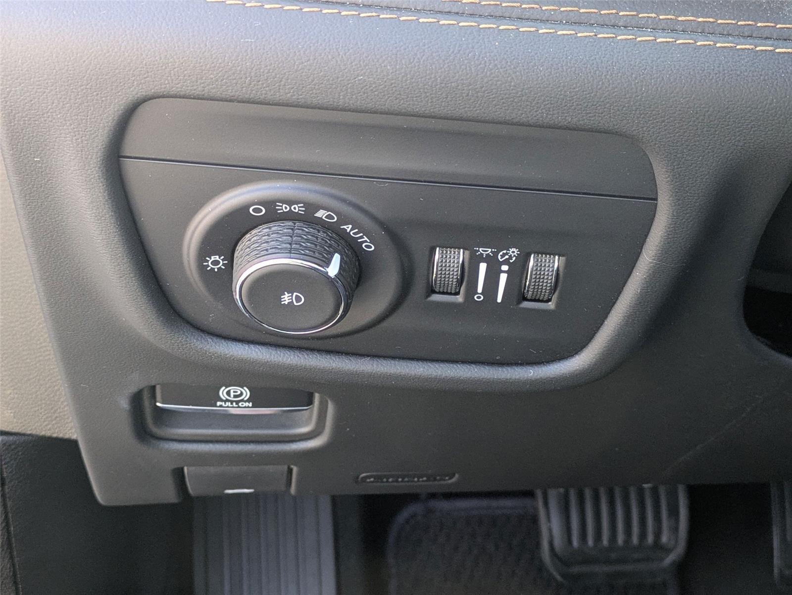 2023 Jeep Grand Cherokee L Summit Reserve photo 18