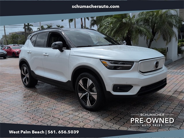 2022 Volvo XC40 Plus's photo