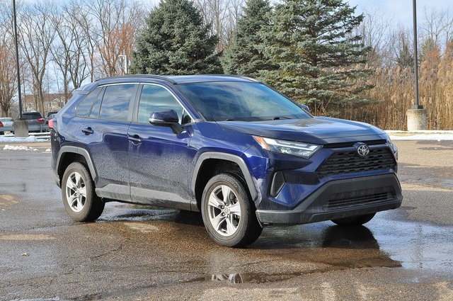 2023 Toyota RAV4 XLE's photo