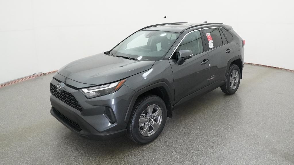 2025 Toyota RAV4 XLE's photo