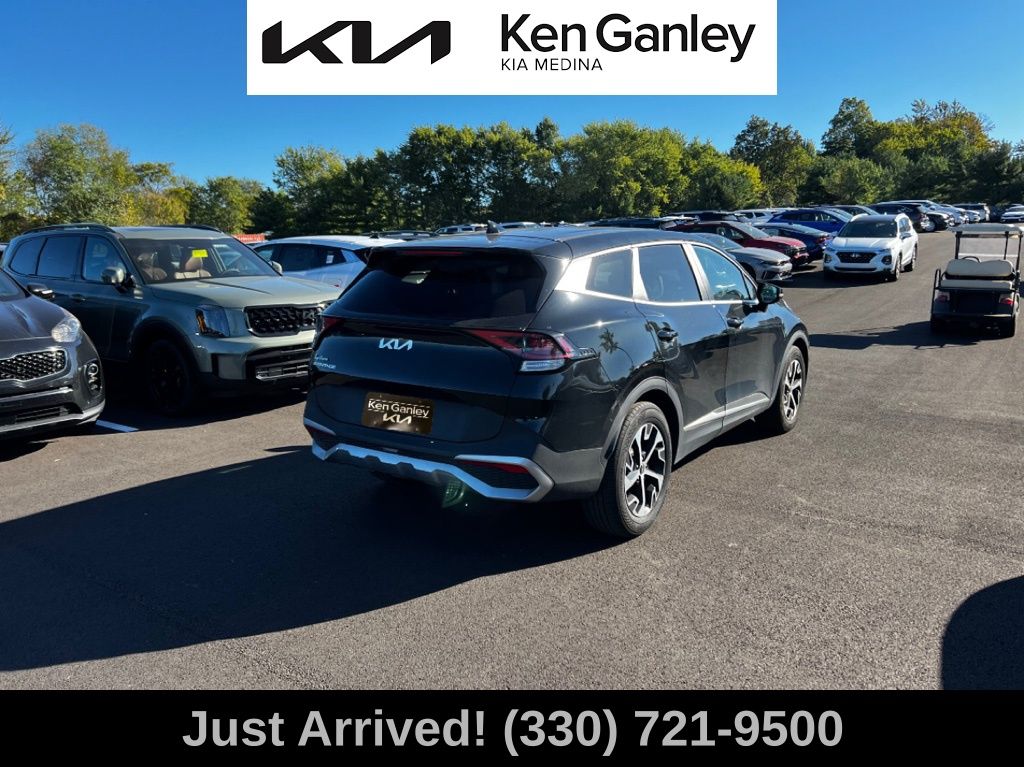 2023 Kia Sportage EX photo 3