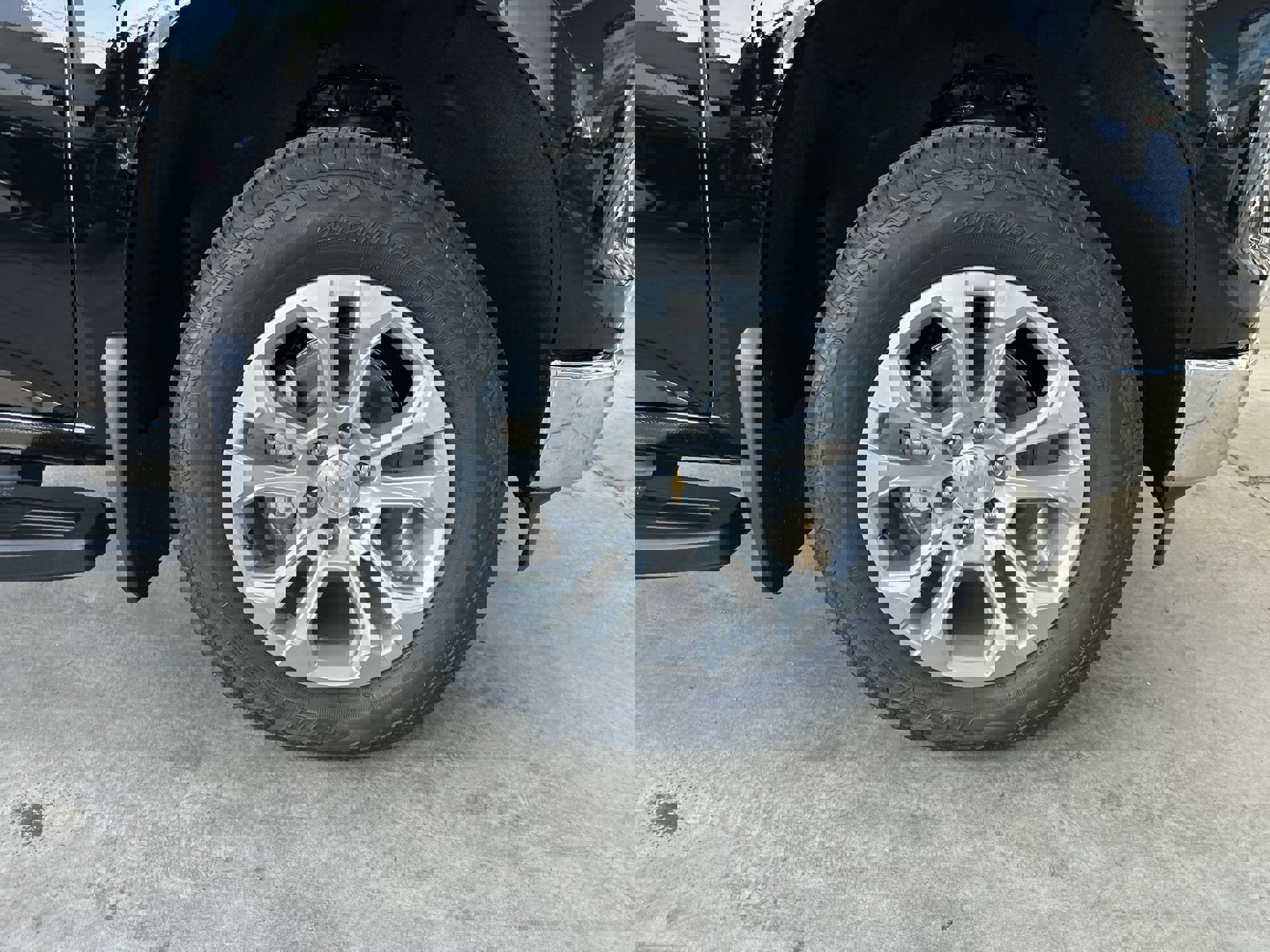 2025 Chevrolet Silverado 1500 LTZ photo 25