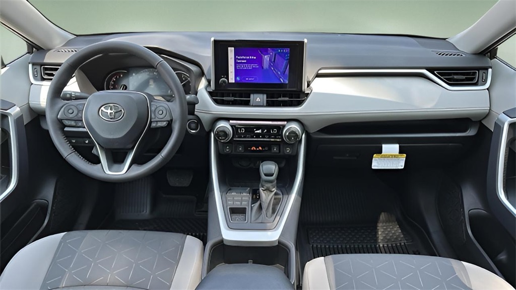 2025 Toyota RAV4 XLE photo 8
