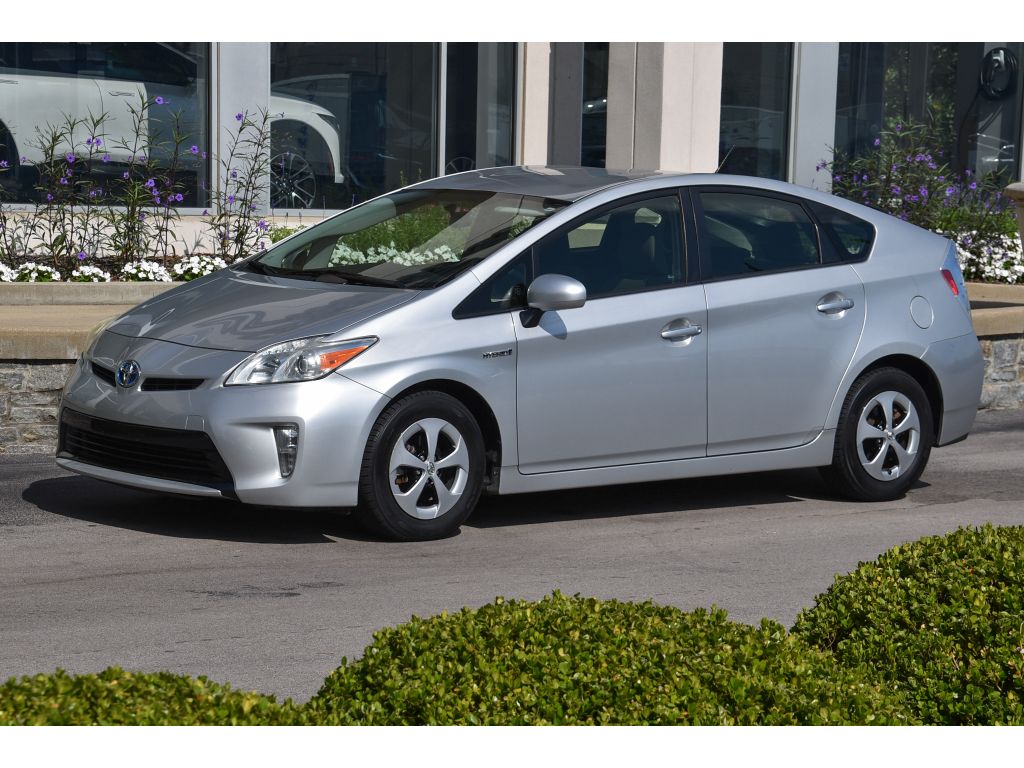 2015 Toyota Prius Two photo 8