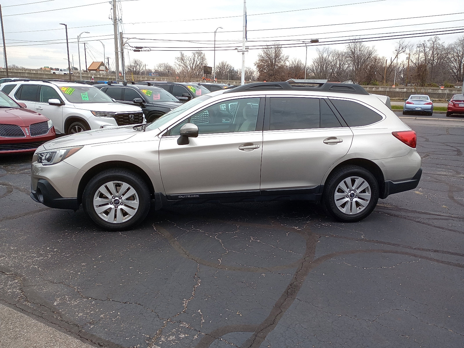 2018 Subaru Outback Premium photo 4