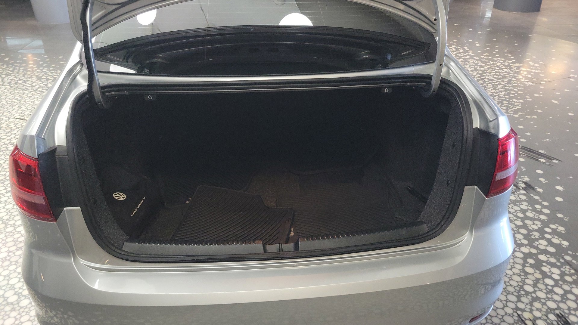 Used 2015 Reflex Silver Metallic Volkswagen 1.8T SE image 10