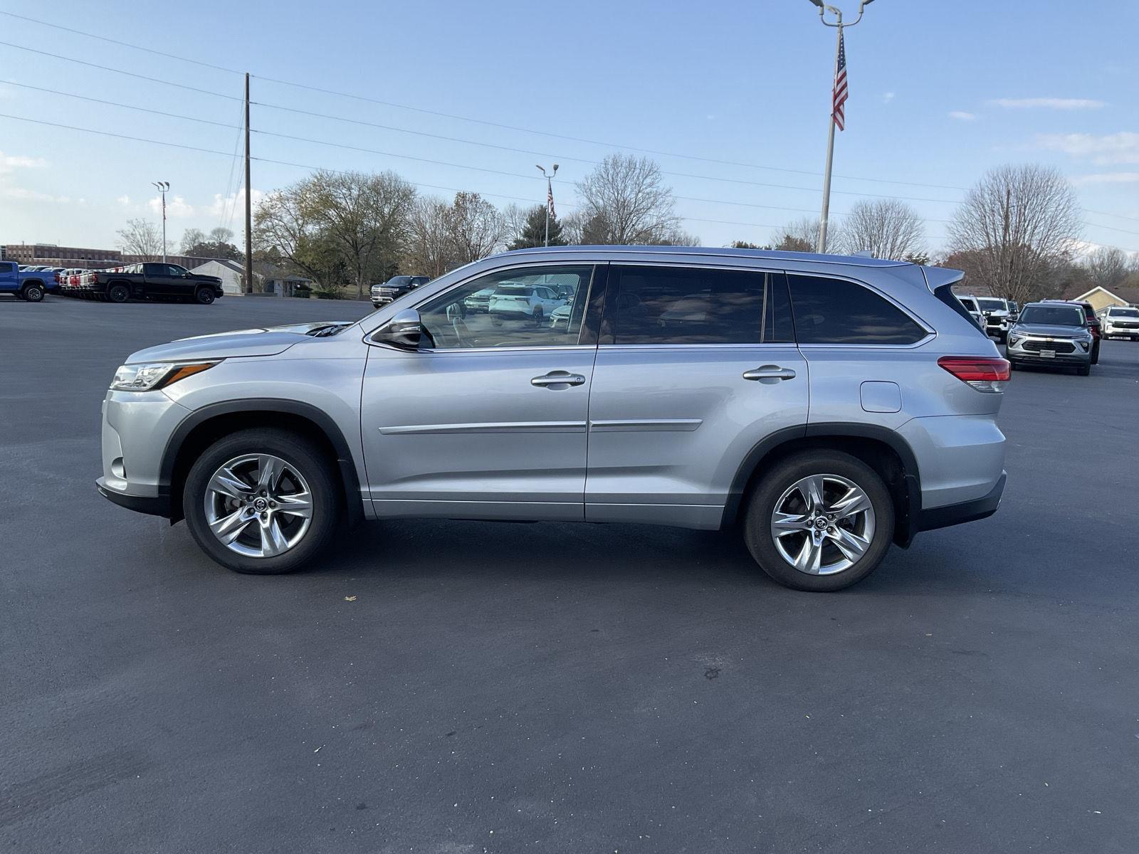 2018 Toyota Highlander Limited Platinum photo 3