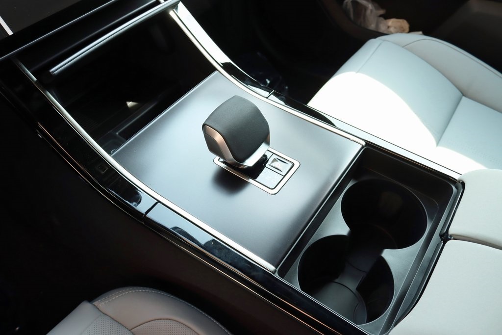 2026 LAND ROVER RANGE ROVER VELAR - Image 23