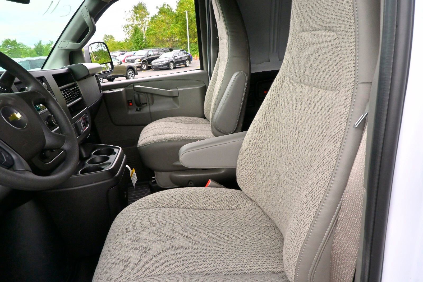 2025 Chevrolet Express Cargo Van Work photo 10