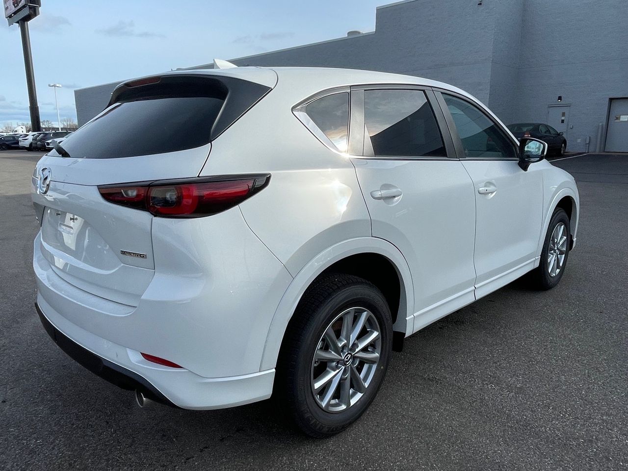 2025 Mazda CX-5 2.5 Select photo 5