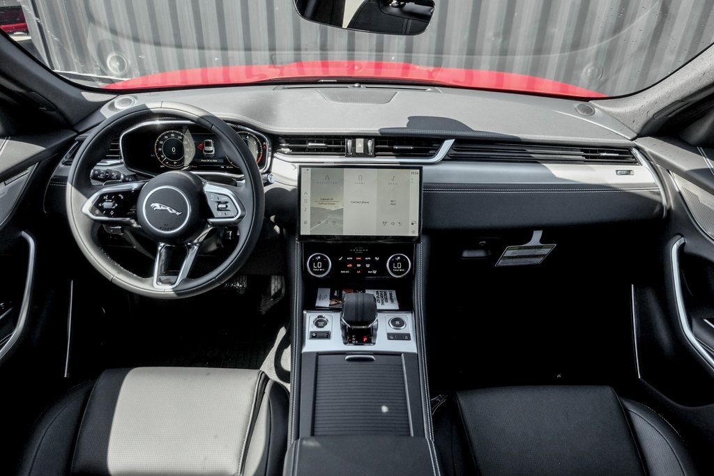 2025 Jaguar F-PACE P400 R-Dynamic S photo 17