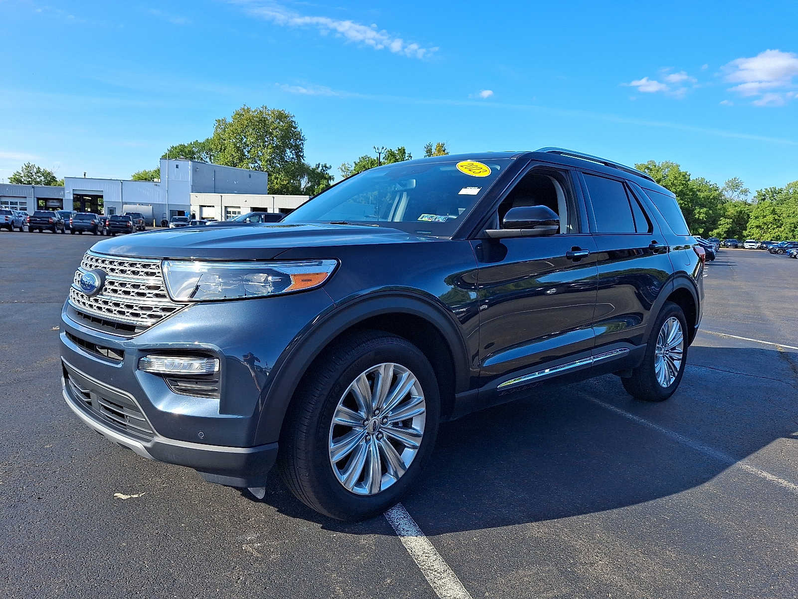 2023 Ford Explorer Limited photo 3