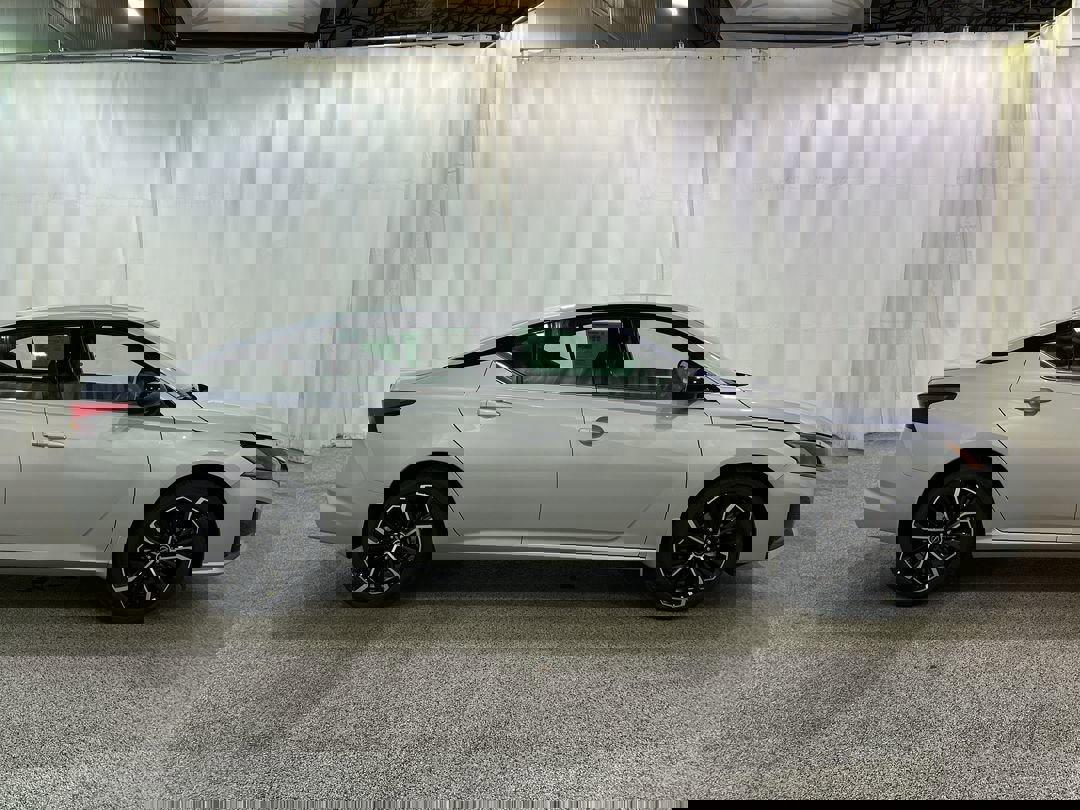 2025 Nissan Altima SR photo 3