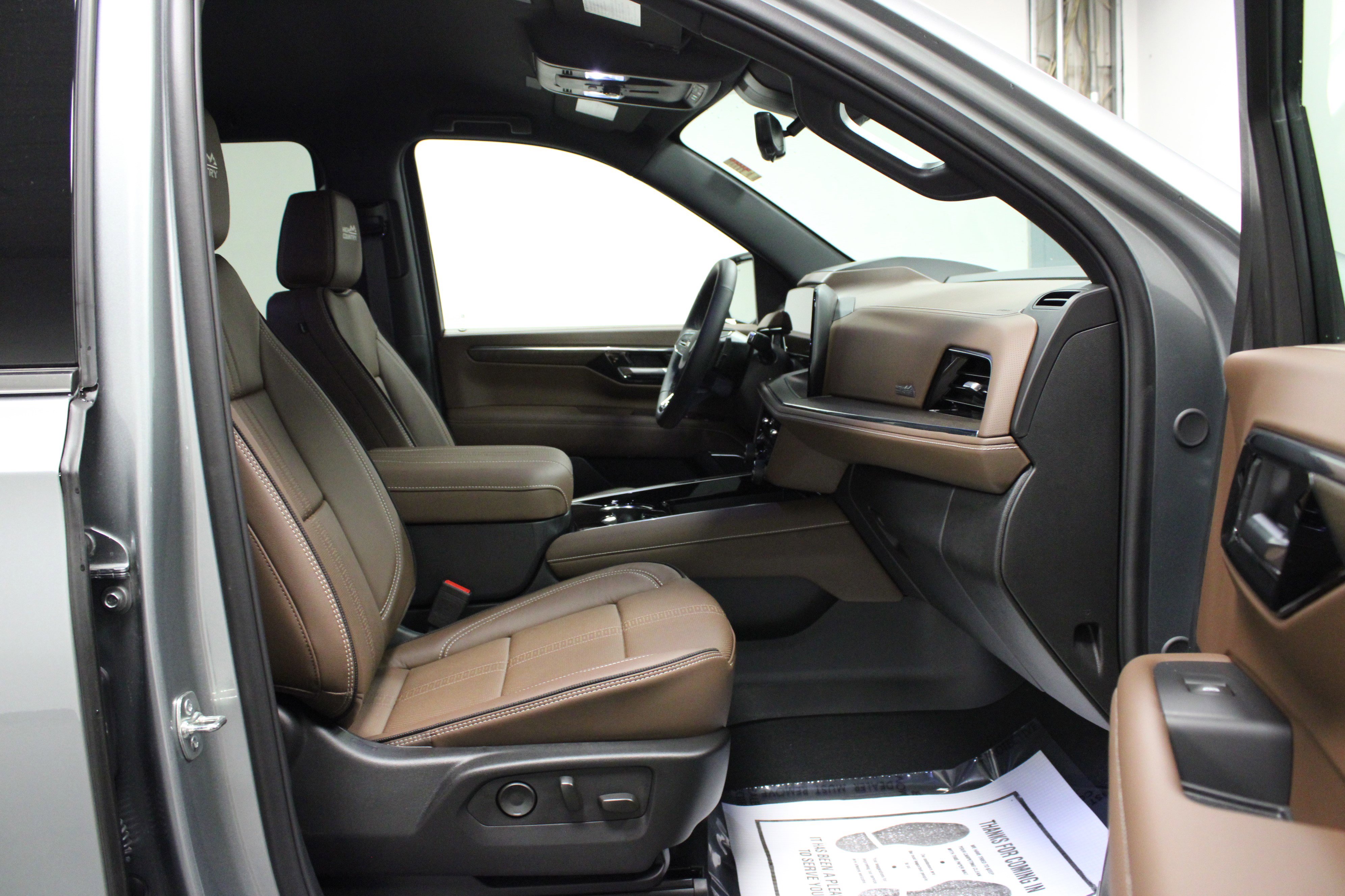 2025 Chevrolet Suburban High Country photo 11