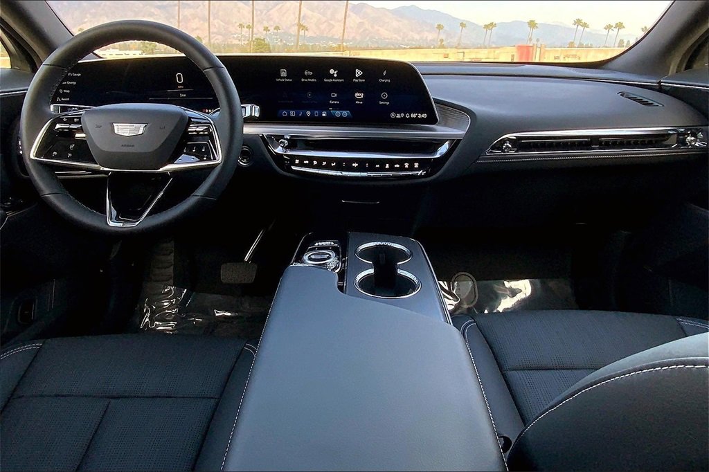 2025 Cadillac Lyriq Luxury photo 7