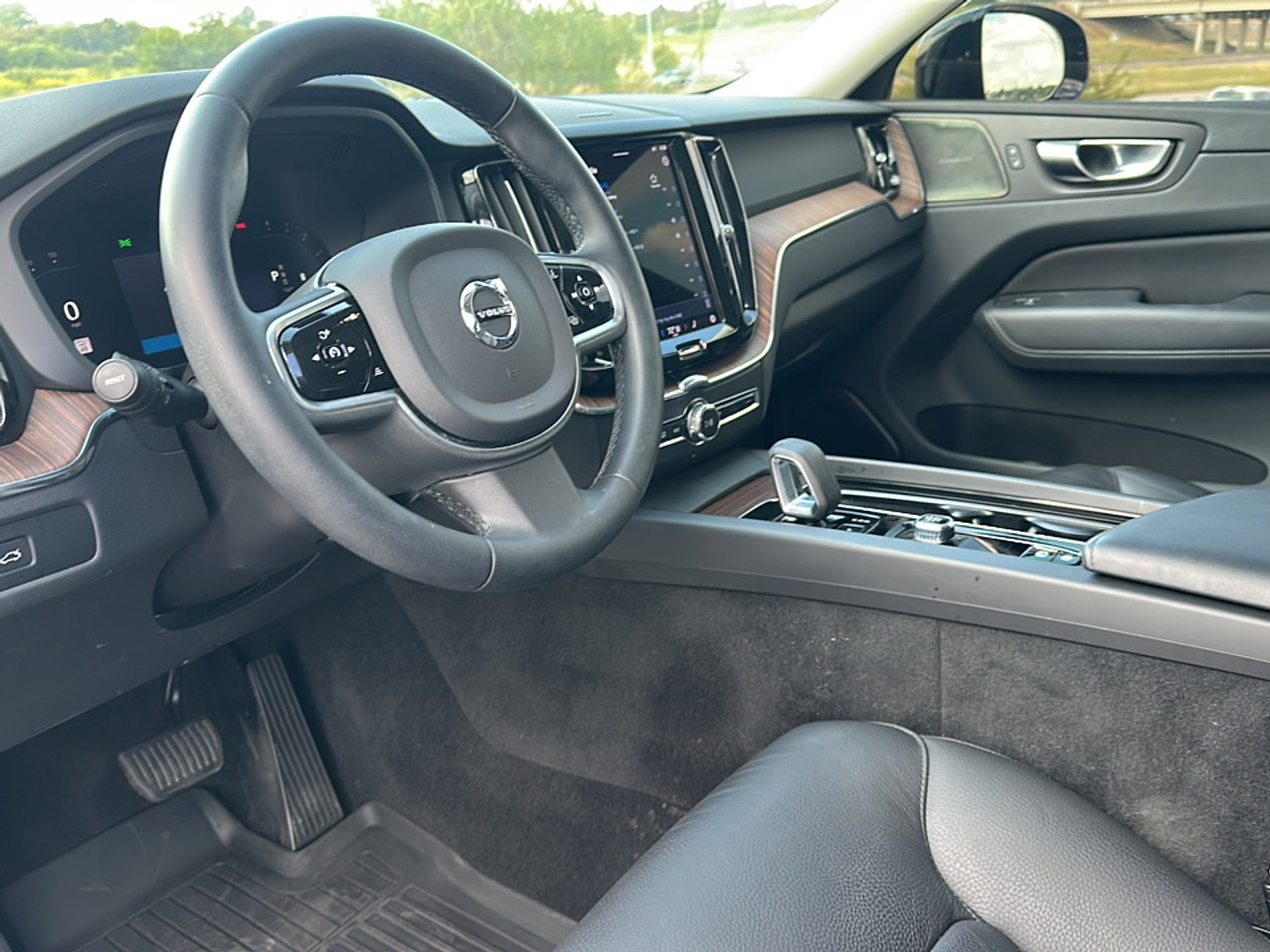 2023 Volvo XC60 B5 Plus photo 2