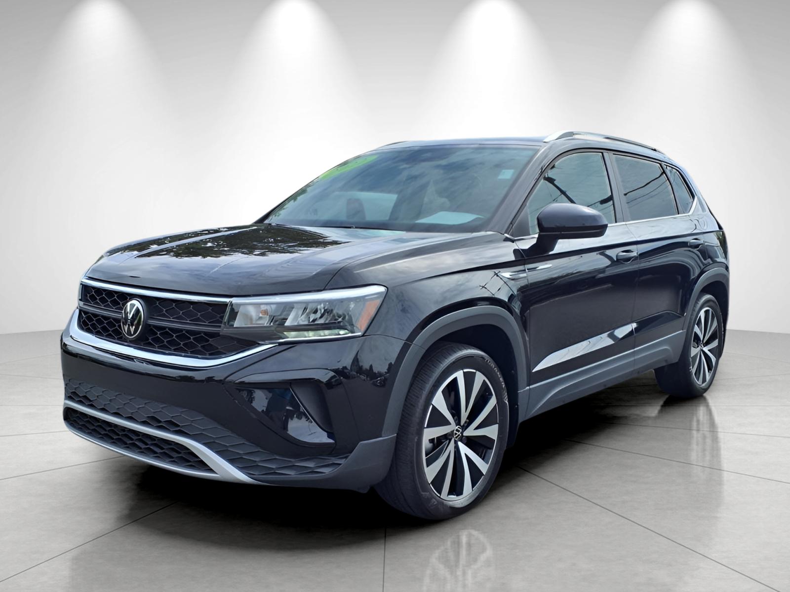 2025 Volkswagen Taos SE's photo