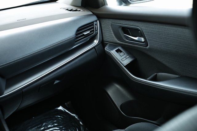2023 Nissan Rogue SV photo 28