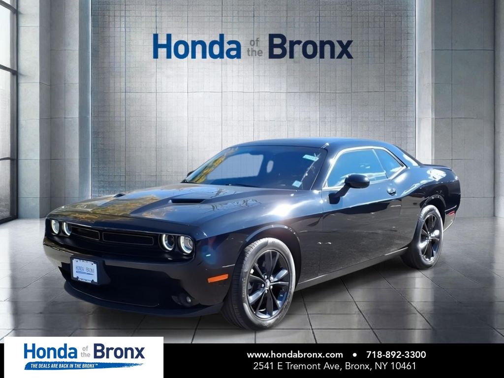 2022 Dodge Challenger SXT's photo