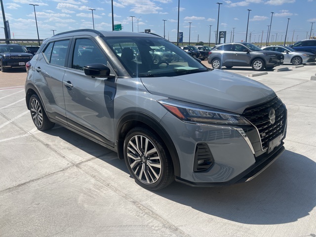 2021 Nissan Kicks SR photo 3