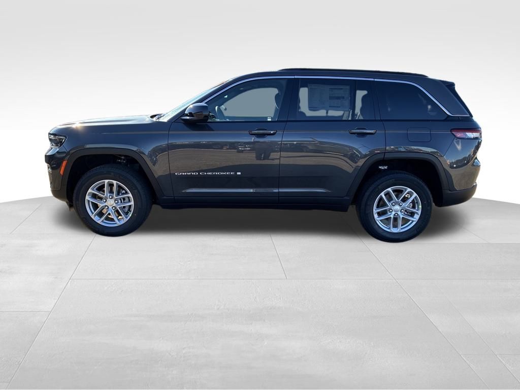 2025 Jeep Grand Cherokee Laredo X photo 2