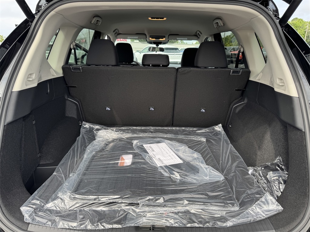 2025 Nissan Rogue SV photo 11