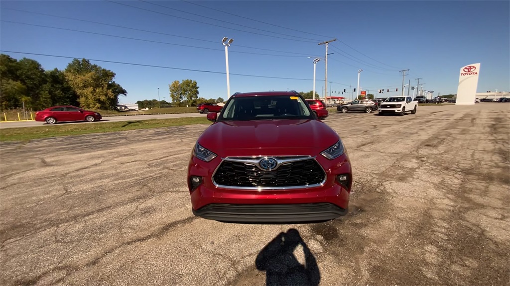 2021 Toyota Highlander Hybrid Limited photo 3