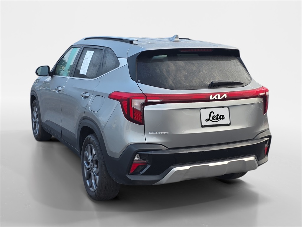 2024 Kia Seltos S photo 2