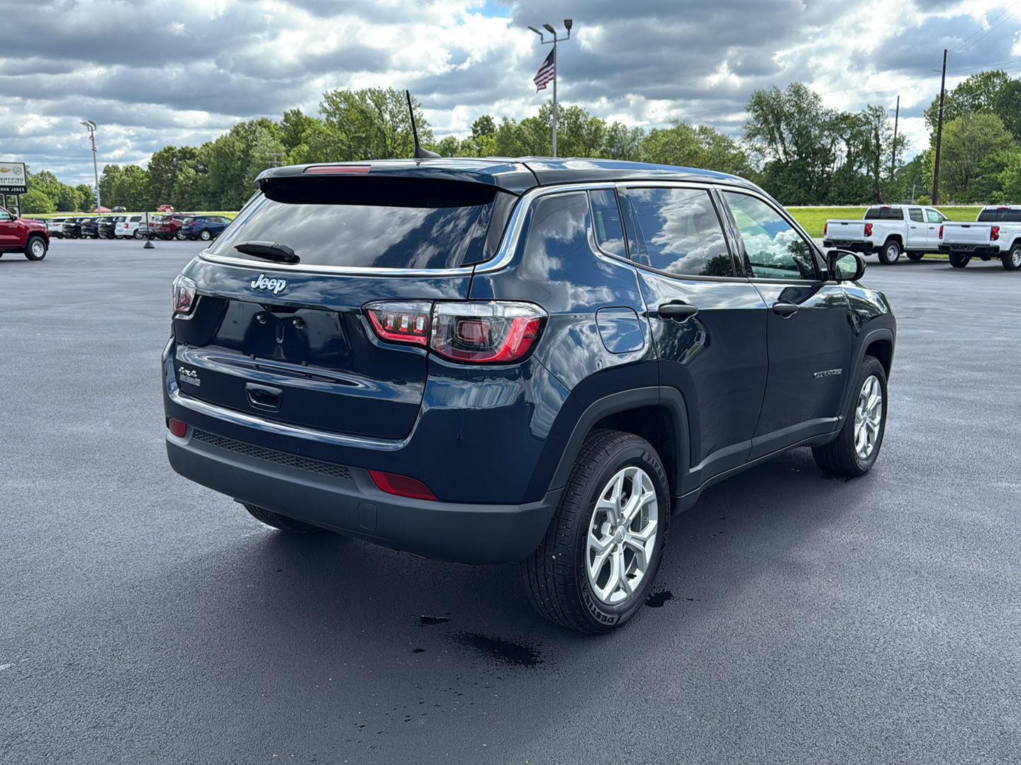 2024 Jeep Compass Sport photo 14