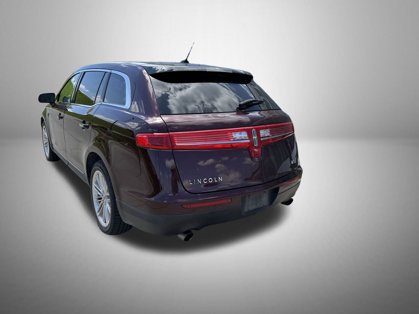2019 Lincoln MKT Reserve photo 4
