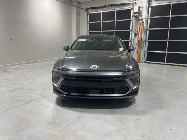 2026 Hyundai Sonata SEL Sport photo 2