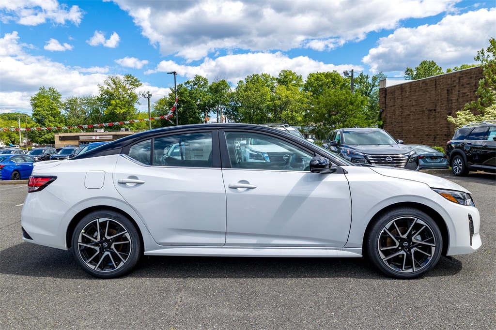 2025 Nissan Sentra SR photo 4