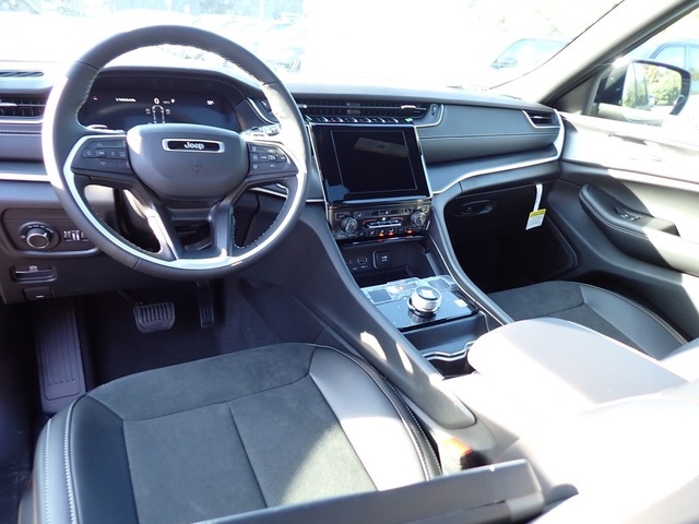 2025 Jeep Grand Cherokee Altitude X photo 14