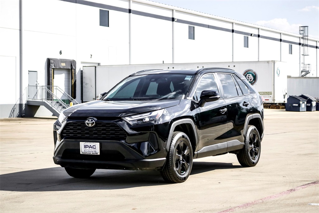 2024 Toyota RAV4 XLE photo 8