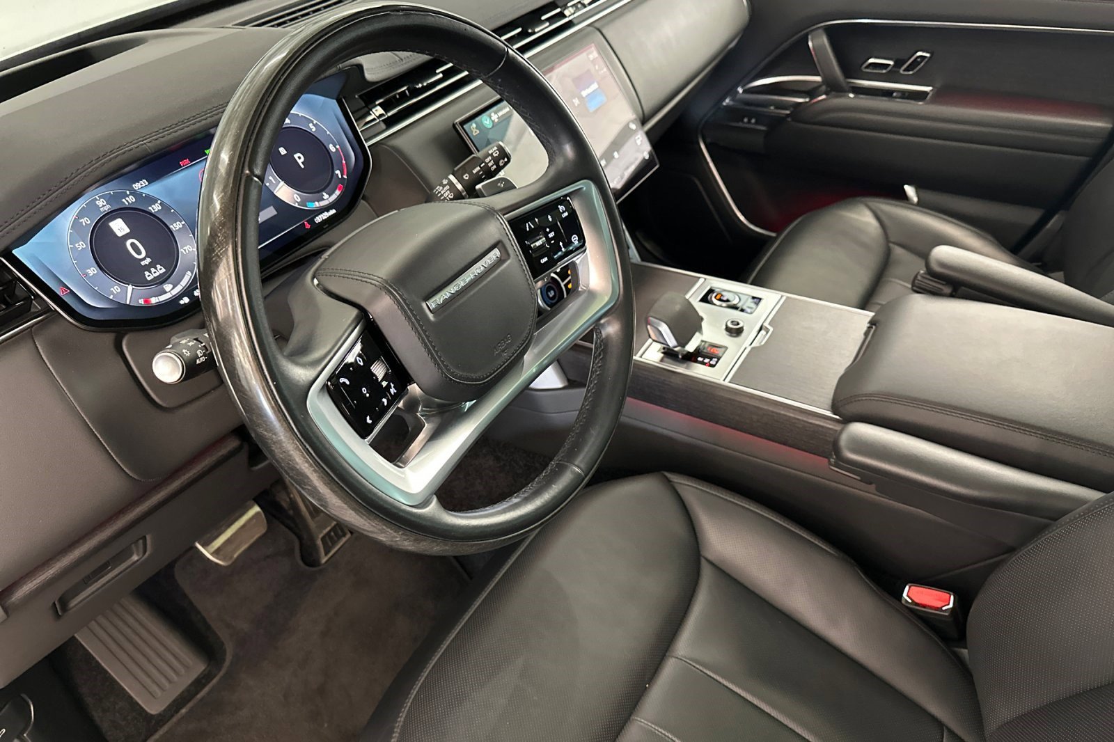 2023 Land Rover Range Rover SE photo 4