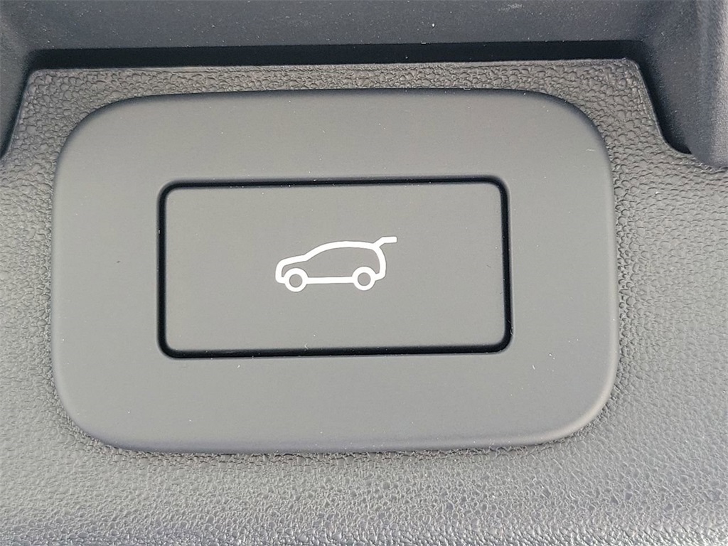 2025 Land Rover Discovery S photo 11