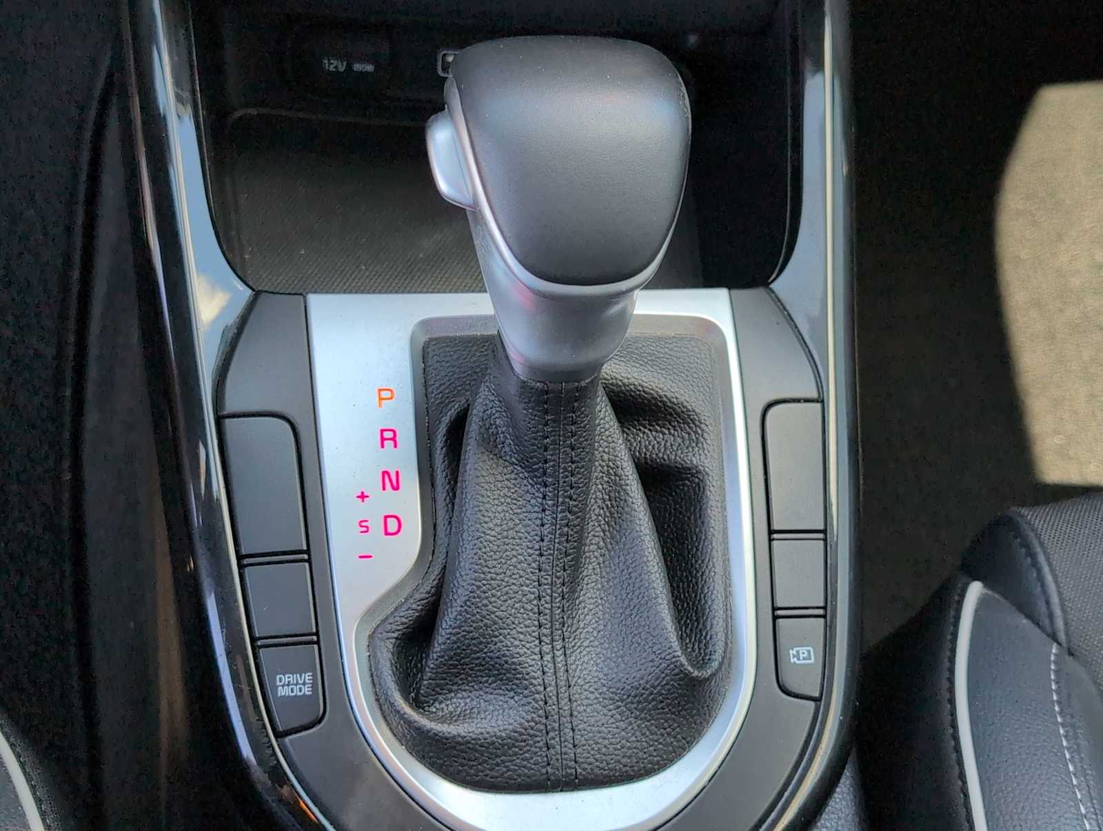 2022 Kia Forte GT-Line photo 16