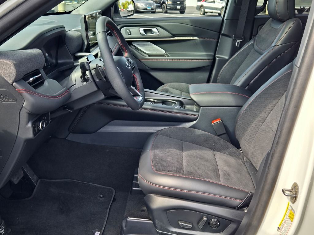2025 Ford Explorer ST photo 22