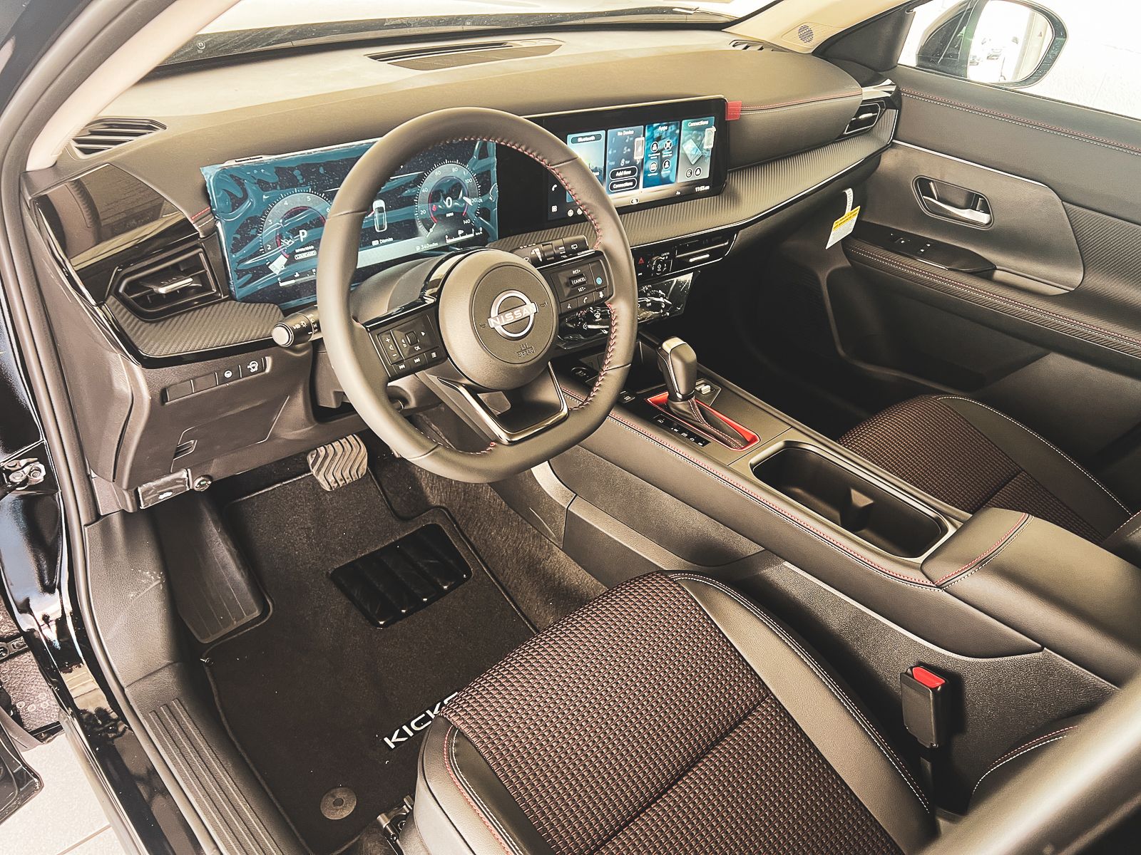 2026 Nissan Kicks SR photo 23