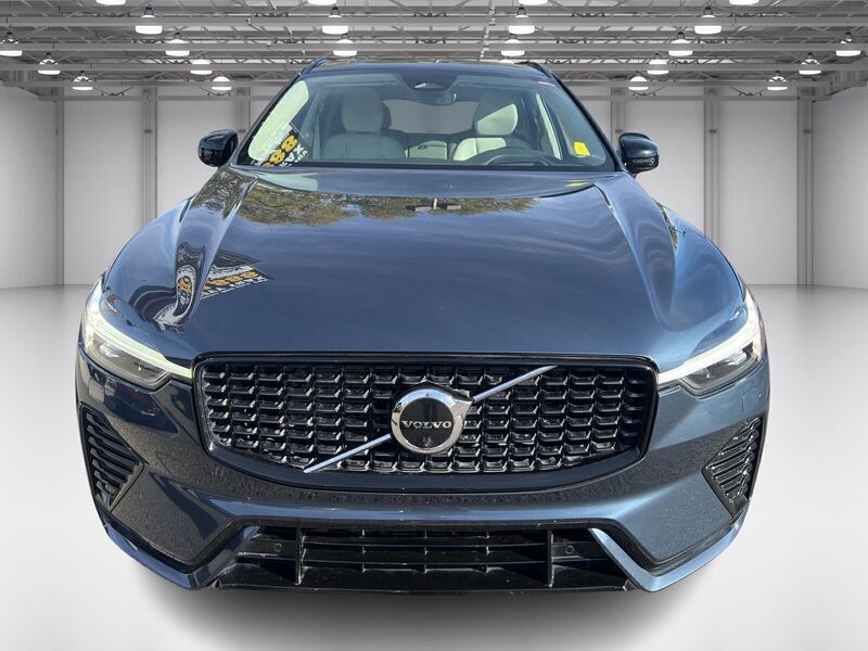2023 Volvo XC60 Ultimate photo 2
