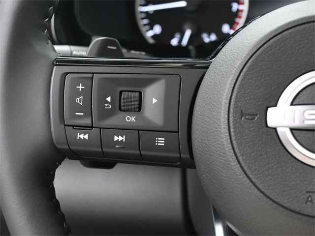 2025 Nissan Pathfinder SL photo 2