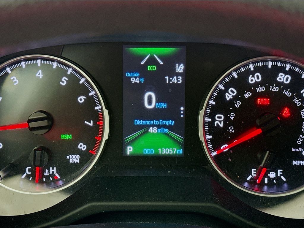 2022 Toyota RAV4 XLE photo 12